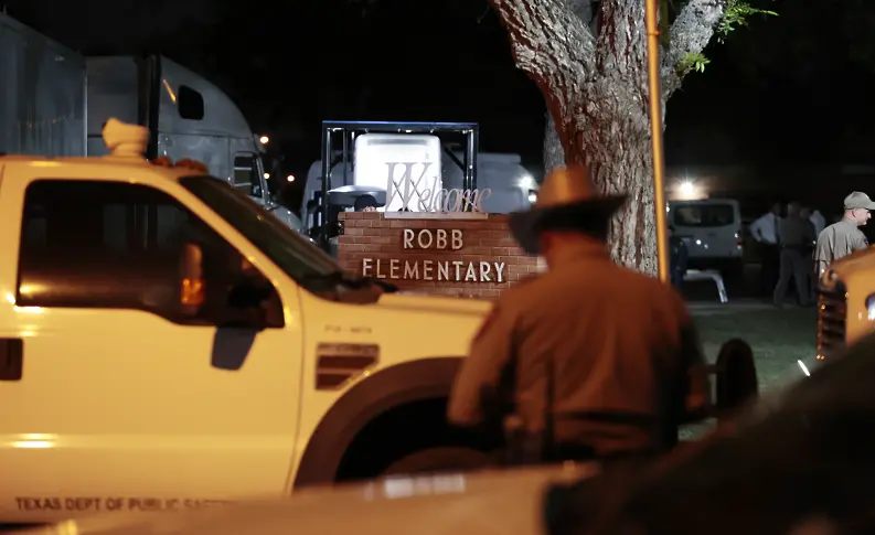 21 жертви, сред които 19 деца, след стрелба в училище в Тексас