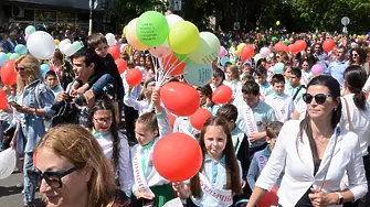 С многохилядно шествие Варна празнува 24 май (СНИМКИ)