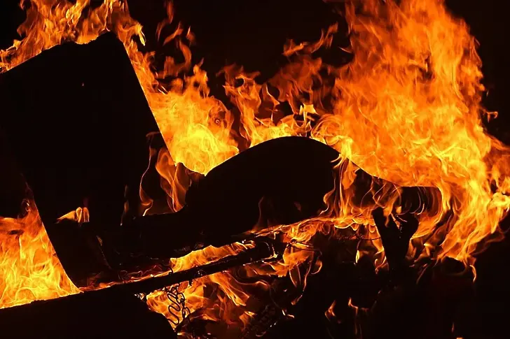 Изгоря бунгало на Община Велинград, разследват причините
