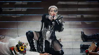 Instagram блокира Мадона заради голи снимки