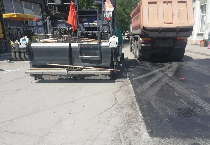 Апелират шофьорите да не паркират на местата, където се асфалтира в кв. „Дружба“