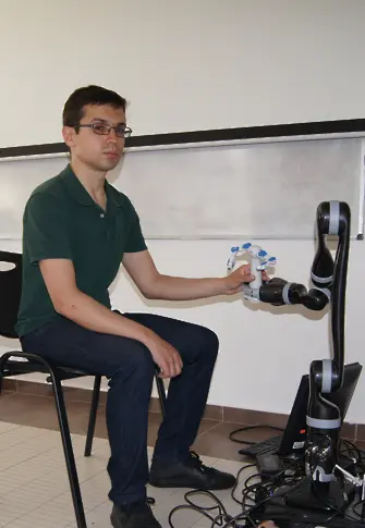 В ТУ Пловдив: Робот-ръка се учи да помага на инвалиди