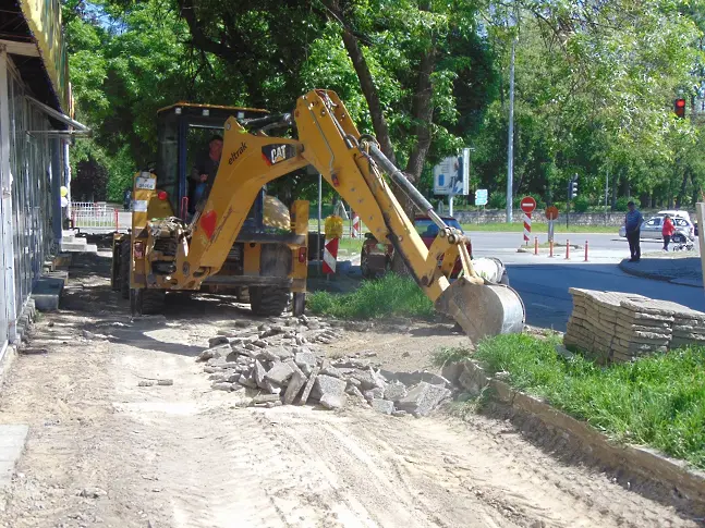 Продължават ремонтите на улици и тротоари в Шумен 