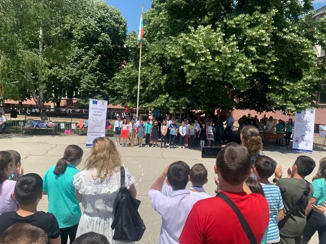 В ОУ “Олимпи Панов” наградиха победителите в конкурса за есе “За буквите”