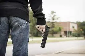 Мъж заплаши с пистолет семейство на бензиностанция във Враца