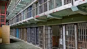Връщат лишен от свобода от общежитие в затвора заради бягство