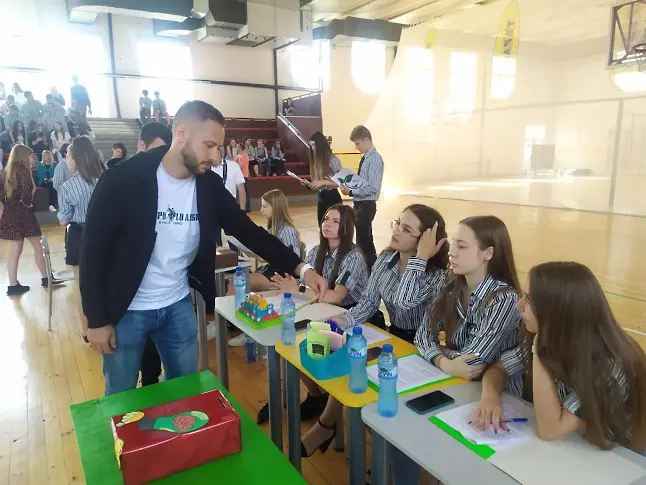 Eкологични проекти представиха ученици от ППМГ „Акад. Иван Ценов“ на научен фестивал