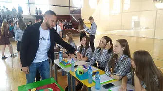Eкологични проекти представиха ученици от ППМГ „Акад. Иван Ценов“ на научен фестивал 