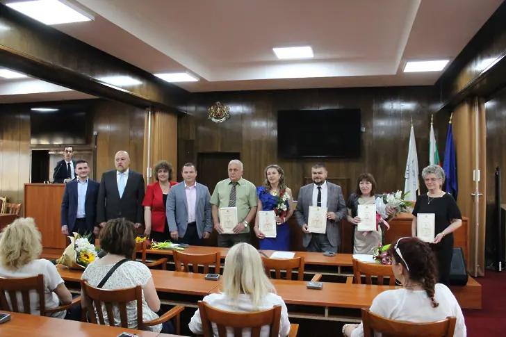 Връчиха почетните отличия „Неофит Рилски“