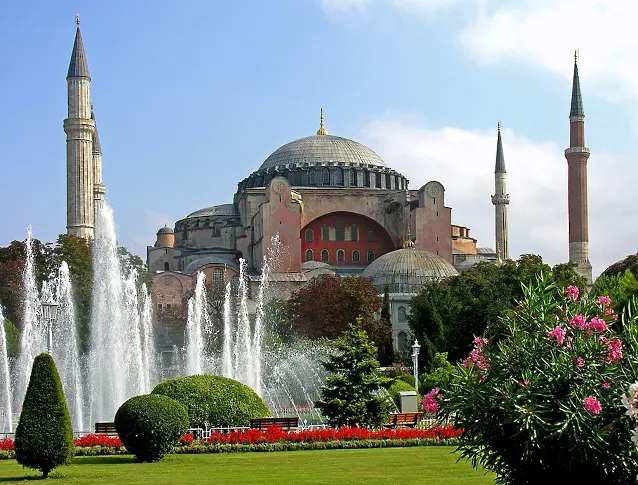 Засилени мерки за сигурност за запазване на историческата „Света София“ в Истанбул