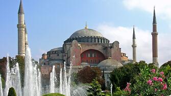 Засилени мерки за сигурност за запазване на историческата „Света София“ в Истанбул