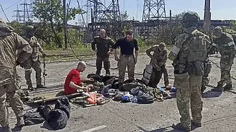 Близките на бойците от полк „Азов“ нямат никакви данни за тях