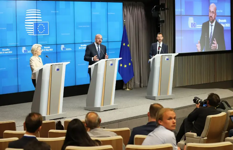 Среща на върха на ЕС: Компромис по руския петрол, шести пакет санкции, инвестиции в отбраната