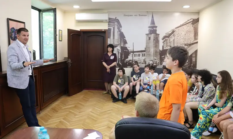 Ученици гостуваха при хасковския кмет