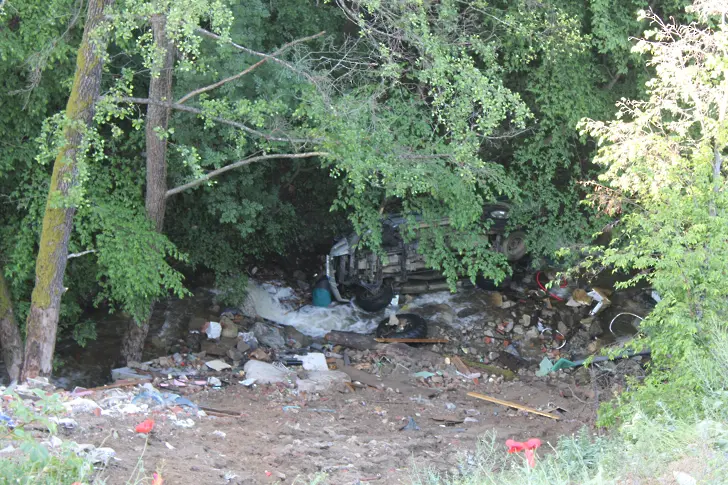 Автомобил падна в пропаст край Симитли, загина 40-годишен 
