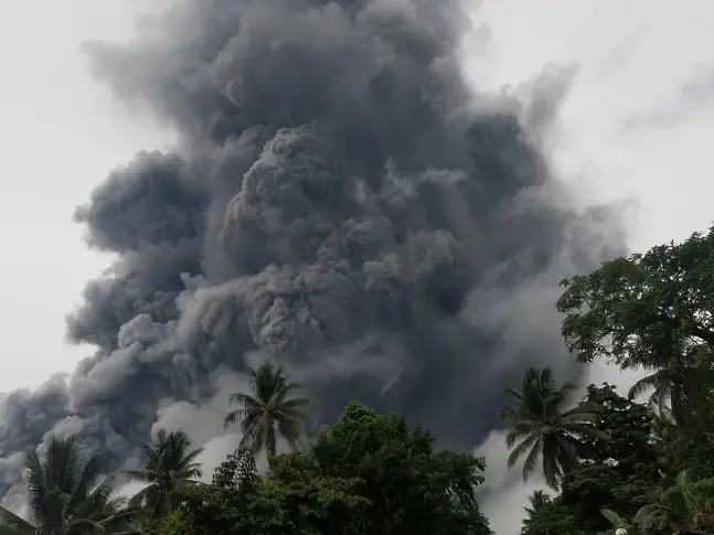 На Филипините изригна вулканът Булусан (видео)