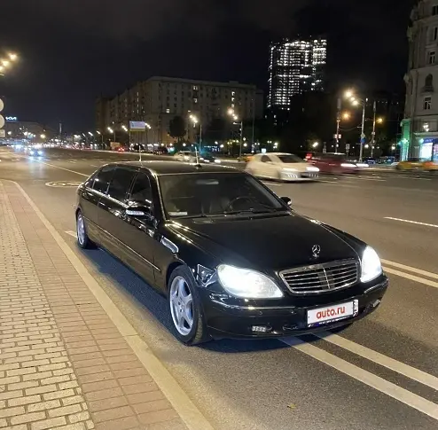 Пуснаха за продажба мерцедеса на покойния Жириновски за €29 500 (снимки)
