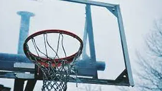 Баскетболен кош падна върху 16-годишно момче във Враца