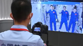 Китай изпрати жена в космоса