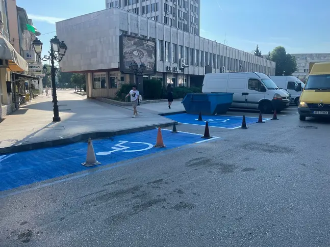15 допълнителни паркоместа за инвалиди в синята зона на Видин