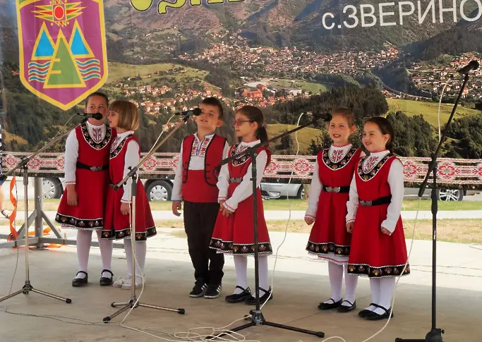 Фолклорният фестивал „Змей Горянин“ в Зверино събра над 450 самодейци от три региона на България