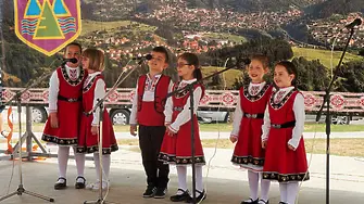 Фолклорният фестивал „Змей Горянин“ в Зверино събра над 450 самодейци от три региона на България