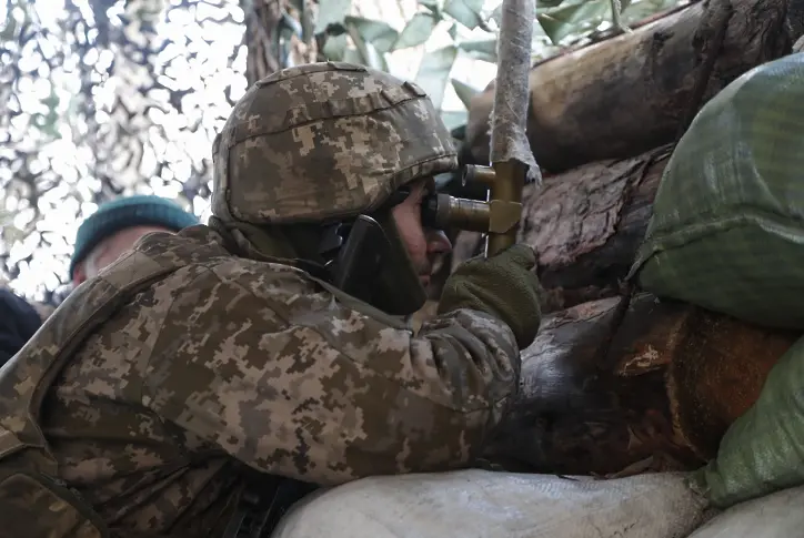 Руските сири преговарят с украинските бойци в Северодонецк