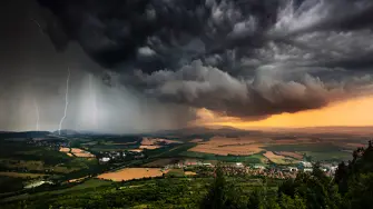 Гръмотевични бури в Западна и Южна България