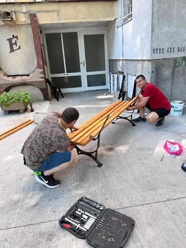 В „Тракия” раздават пейки за предблоковите пространства