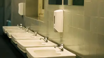 Обновяват тоалетните на част от столичните училища