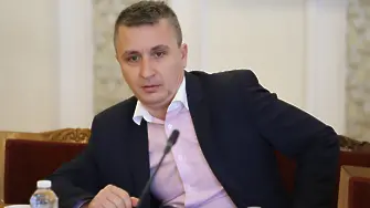 Николов и неговите заместници ще подадат оставките си в понеделник