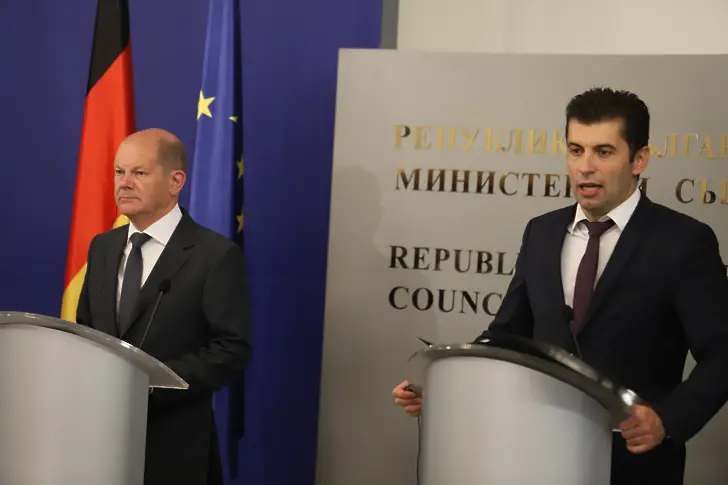Шолц в България: Настоятелно подкрепям започването на преговори с РСМ и Албания