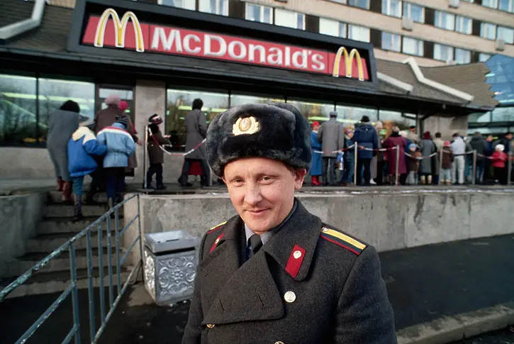 Тайнственият руски наследник на „McDonald's“ отваря врати 