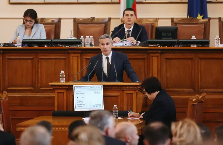 Гюров: Днес мафията ще си преброи гласовете в залата