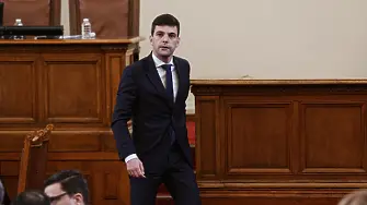 Депутатите гласуват искането за оставка на Никола Минчев