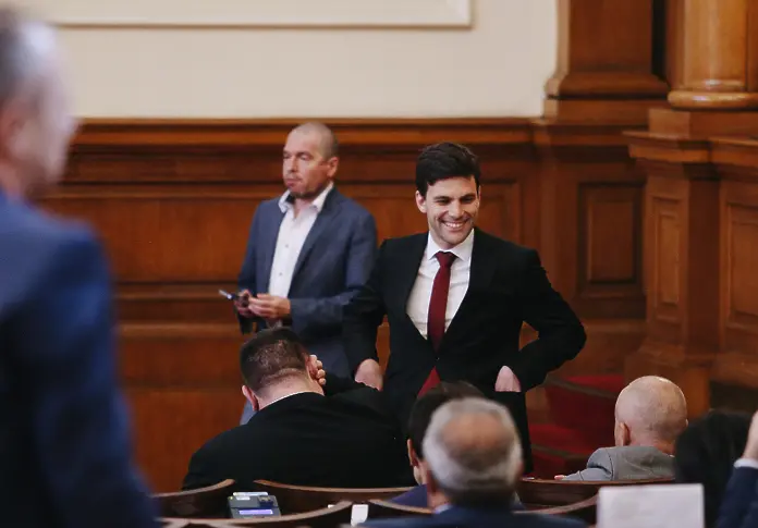 ИТН поискаха оставката на Никола Минчев, 120 депутати ги подкрепиха