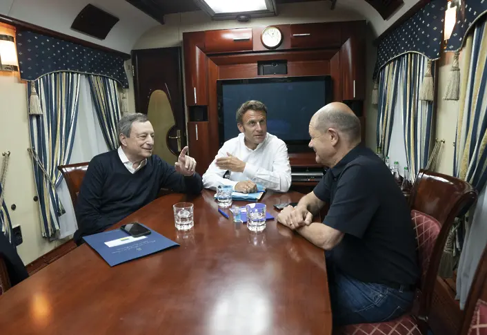 Макрон, Шолц и Драги отпътуваха за Киев с влак
