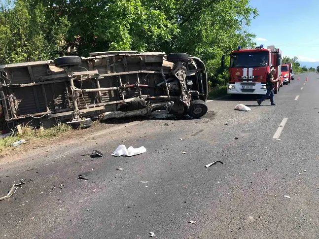 Две жертви взе тежка катастрофа между Пловдив и Карлово (СНИМКИ)
