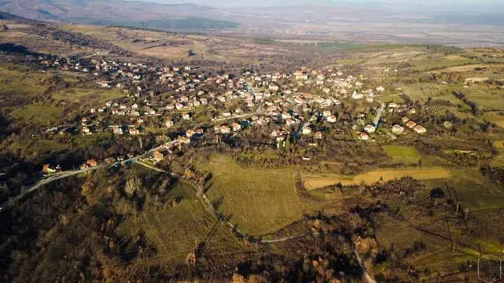 Подписка срещу бъдеща кариера събират в село Дъбравите