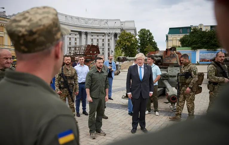 Борис Джонсън предупреждава за „умора от Украйна”