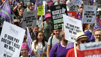 Десетки хиляди хора протестираха в Лондон срещу икономическата криза