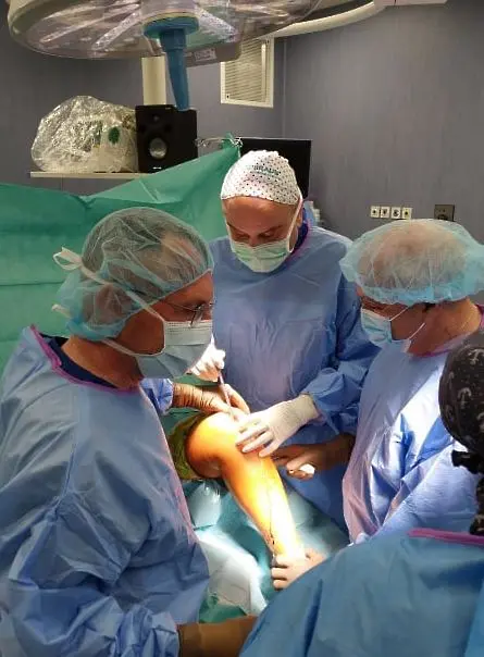 В "Сърце и Мозък" - Плевен оперираха колянна става на пациенти по нов щадящ метод с навигация