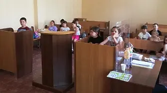 Ученици от НУ Патриарх Евтимий - Плевен гостуваха в Съдебната палата