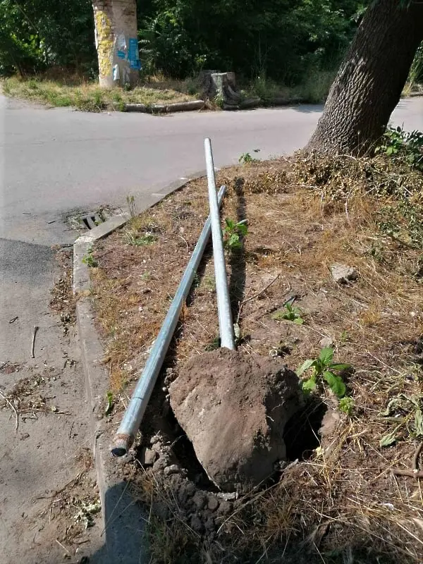Вандали унищожиха поставени от Общината пътни знаци в град Видин