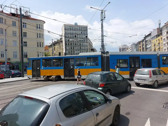 Трамвай дерайлира отново на булевард „Македония“