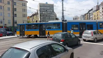 Трамвай дерайлира отново на булевард „Македония“