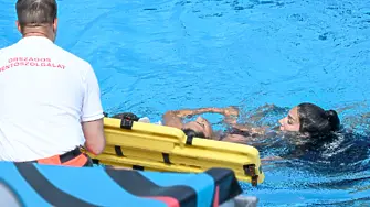 Американска плувкиня бе спасена от треньора си, след като загуби съзнание в басейна
