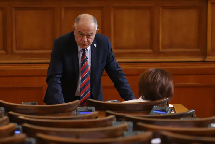 Атанасов: Опозицията иска да покаже неспособността на НС да функционира