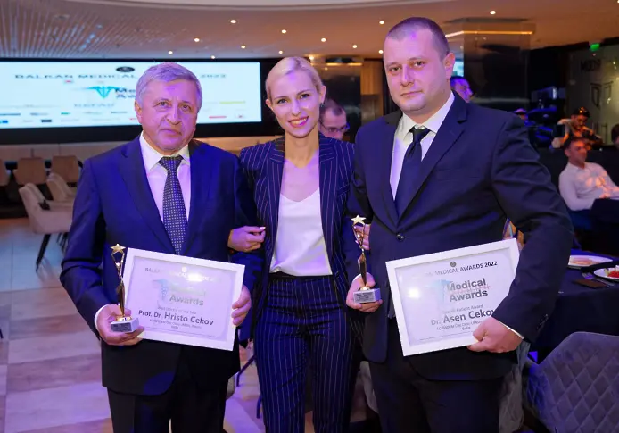 Заслужено признание на двама неврохирурзи от Мездра на Balkan Medical Awards 2022