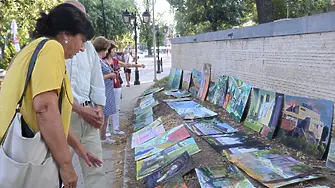 Студенти от НХА подредиха в изложба рисунките си от пленера във Видин